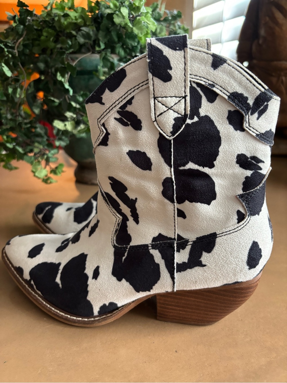 Arider Girl Cow Print Ankle Boots Black Size 8